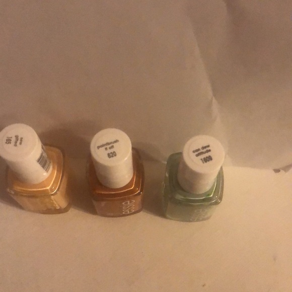 Nail color - Picture 3 of 4